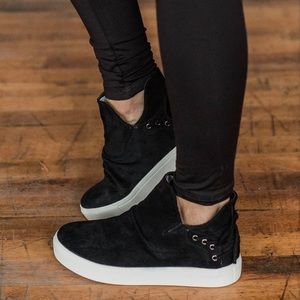 New, never worn. Very G Harvest Sneaker